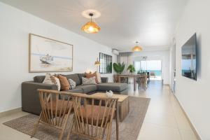 Χώρος καθιστικού στο Skiathos at Beachfront Apartments in Shakas Rock