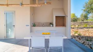 a kitchen with a white table and chairs at Can Colomer Ferragut in Artá