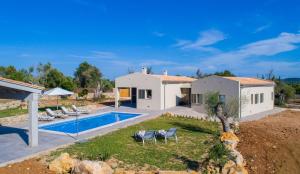 a villa with a swimming pool and a house at Can Colomer Ferragut in Artá