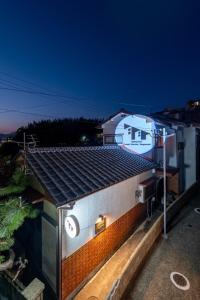 Το κτήριο όπου στεγάζεται  το διαμέρισμα