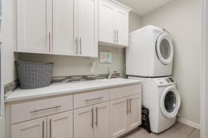 Η κουζίνα ή μικρή κουζίνα στο Nestucca Nest +27 φωτογραφίες