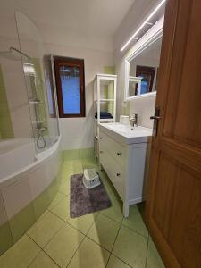 Koupelna v ubytování Štramberk roubenka