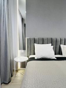 Ένα ή περισσότερα κρεβάτια σε δωμάτιο στο AVA Urban Suites