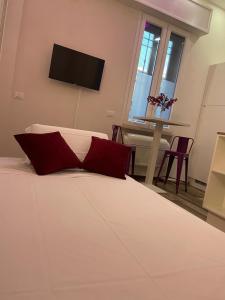 TV a/nebo společenská místnost v ubytování Mini white Apartment