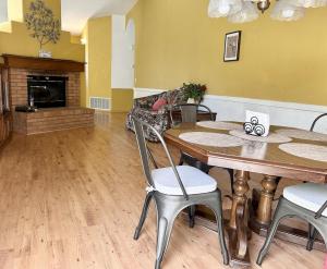 Χώρος καθιστικού στο Wildflower Haven room +55 φωτογραφίες