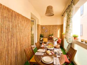 Φαγητό σε αυτό το διαμέρισμα ή κάπου εκεί κοντά