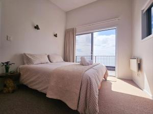 Giường trong phòng chung tại Seaside Sanctuary - Collingwood