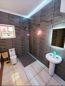 Ένα μπάνιο στο Makani Pyramids INN