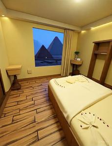Ένα ή περισσότερα κρεβάτια σε δωμάτιο στο Makani Pyramids INN +52 φωτογραφίες