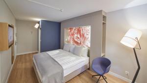 Un pat sau paturi într-o cameră la Hotel Wettstein
