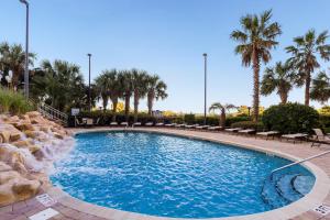 Bazén v ubytování Margate #307 nebo v jeho okolí