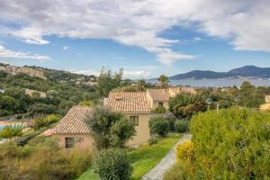 Φυσικό τοπίο κοντά σε αυτή η παραθεριστική κατοικία