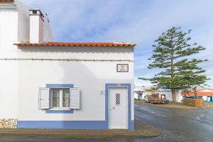 Το κτήριο όπου στεγάζεται  η παραθεριστική κατοικία