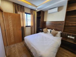 Ένα ή περισσότερα κρεβάτια σε δωμάτιο στο Appartement Aéroport Holiday