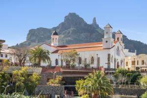 Nespecifikovaný výhled na hory nebo výhled na hory při pohledu z vily