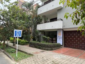 Budova, kde se hotel nachází + 31 fotografií