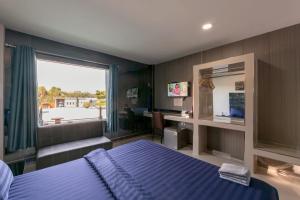 a bedroom with a bed and a large window at Thailand Laos Border Superior Room in Ban Na Ko
