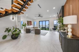 Fotografie z fotogalerie ubytování 2-Story Indian Riverfront Oasis Dock & Views v destinaci Merritt Island