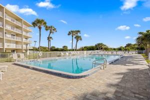 La alberca dentro o cerca de Cocoa Beach Towers Condo-Perfect Ocean View