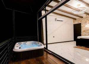 Ένα μπάνιο στο Aralias Villas +5 φωτογραφίες