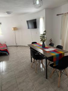 Μια τηλεόραση ή/και κέντρο ψυχαγωγίας στο Apartamento 2 dormitorios