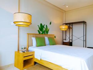 Una cama o camas en una habitación de Kokrobite beach Getaway