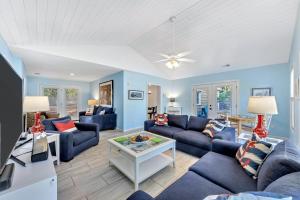 Χώρος καθιστικού στο CM4005: 4005 Cameron Blvd.