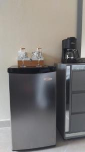 a counter with two wine glasses on top of it at Mi refugio 2 in San Fernando de Monte Cristi