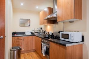 Køkken eller tekøkken på Nexus - 24hr Self Check-In, Free Parking