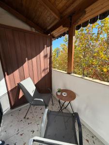 Μπαλκόνι ή βεράντα στο Tirana Urban Oazis -Central & Steps to Attractions