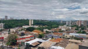 una vista aérea de una ciudad con edificios en Flat JK Luxo, en Ribeirão Preto