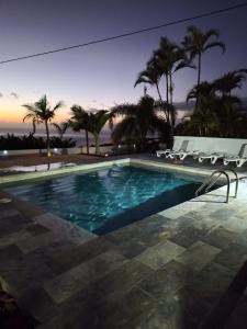 Swimmingpoolen hos eller tæt på Los Padres C