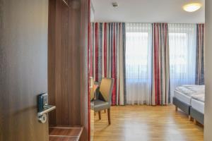 Postel nebo postele na pokoji v ubytování City Hotel Wetzlar