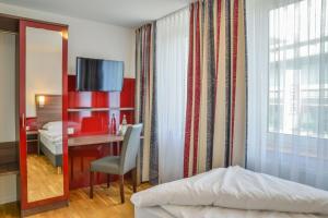 TV a/nebo společenská místnost v ubytování City Hotel Wetzlar