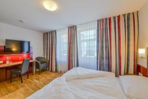Postel nebo postele na pokoji v ubytování City Hotel Wetzlar