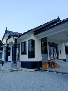 Το κτήριο όπου στεγάζεται  το διαμέρισμα