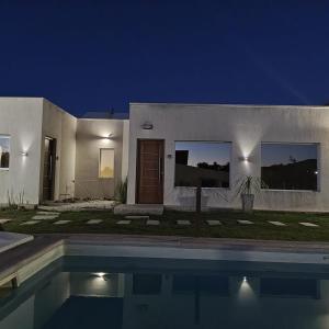 Bazén v ubytování AROMA DEL POTRERO nebo v jeho okolí