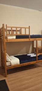 En eller flere senge i et værelse på Pousada Café em Flor -Quarto com cama de solteiro