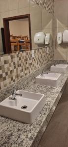 Et badeværelse på Pousada Café em Flor -Quarto com cama de solteiro