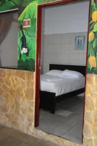 Ένα ή περισσότερα κρεβάτια σε δωμάτιο στο Costa Linda Art Hostel