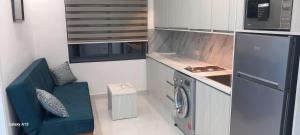 Η κουζίνα ή μικρή κουζίνα στο غزو 15 +3 φωτογραφίες