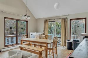 Χώρος καθιστικού στο Luxury Mountain Getaway - 6 bed, 3 bath, hot-tub, fire-pit, game-room