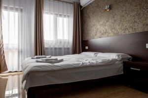 Postel nebo postele na pokoji v ubytování Pensiunea VIS + 2 fotografie