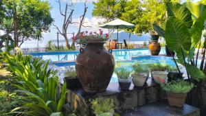 Πισίνα στο ή κοντά στο Rumah Arunika 27