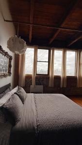 Ένα ή περισσότερα κρεβάτια σε δωμάτιο στο 420 Friendly SKYLINE view Downtown Loft FREE Parking +12 φωτογραφίες