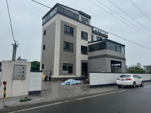 Budova, kde se prázdninový dům nachází