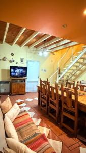 a living room with a couch and a table and chairs at Casa sonia in San Rafael