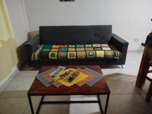 a living room with a couch and a coffee table at Vino al Valle in Tupungato