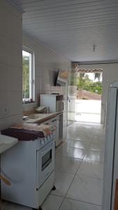 Η κουζίνα ή μικρή κουζίνα στο Recanto Santa Lídia