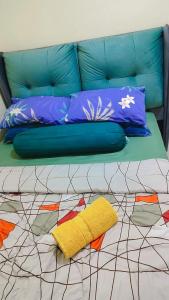 Ένα ή περισσότερα κρεβάτια σε δωμάτιο στο Home in Puchong Mahligai Achmed Homestay